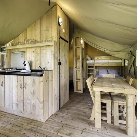 Апартаменты Comet Glamping Tent, Ardennes Signy-l'Abbaye