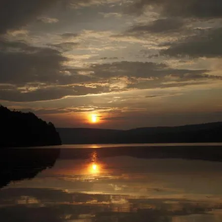 Comet Glamping Tent, Ardennes Апартаменты Signy-l'Abbaye